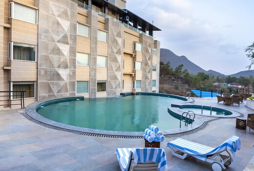 juSTa Luxe Sajjangarh Resort & Spa