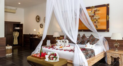 Ubud Raya Boutique Hotel Room Type - Deluxe Room Pool Access Ubud Raya Boutique Hotel Room Type - Deluxe Room Pool Access