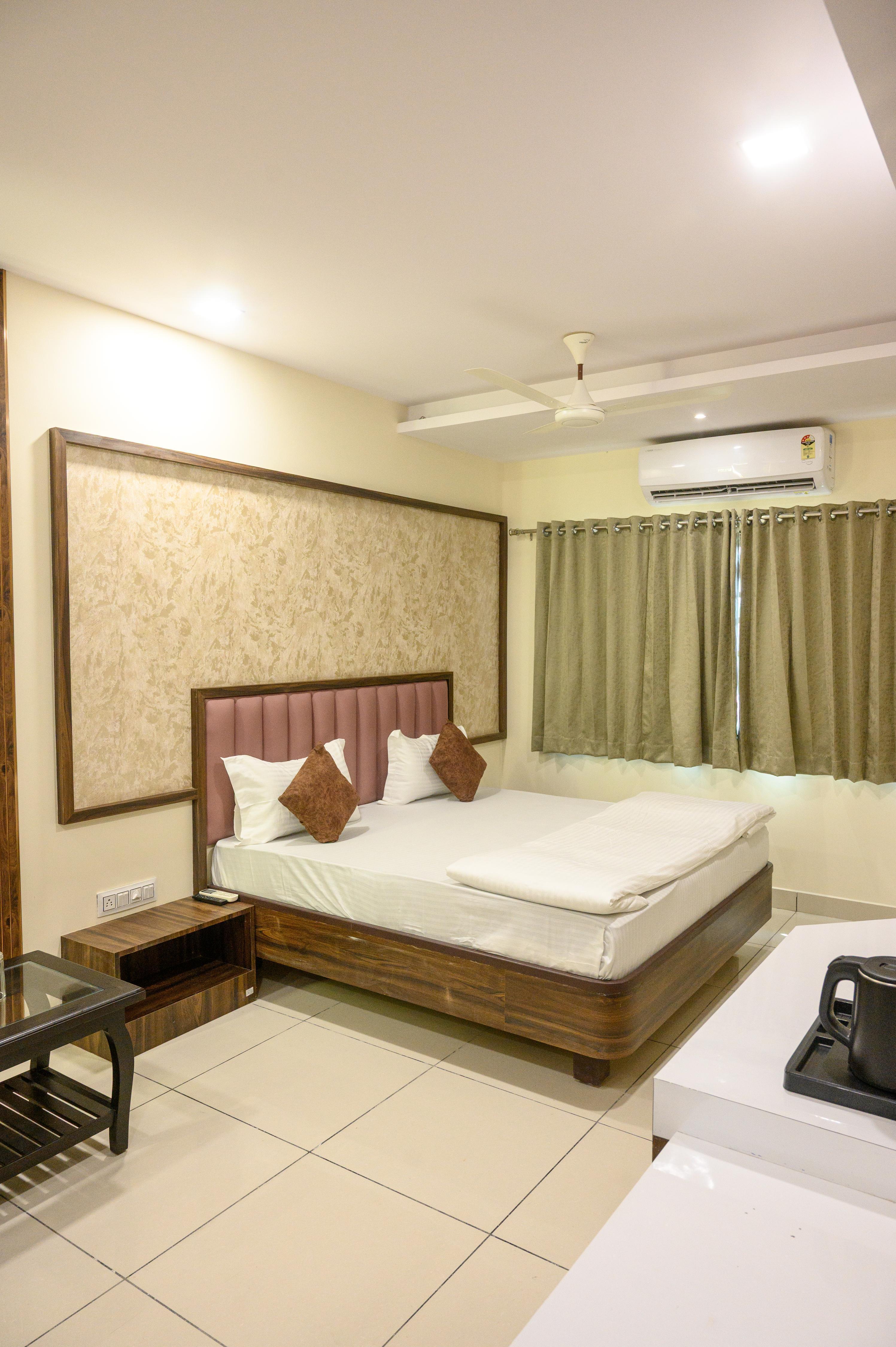 Hotel Shyam Palace - Tap to explore photos