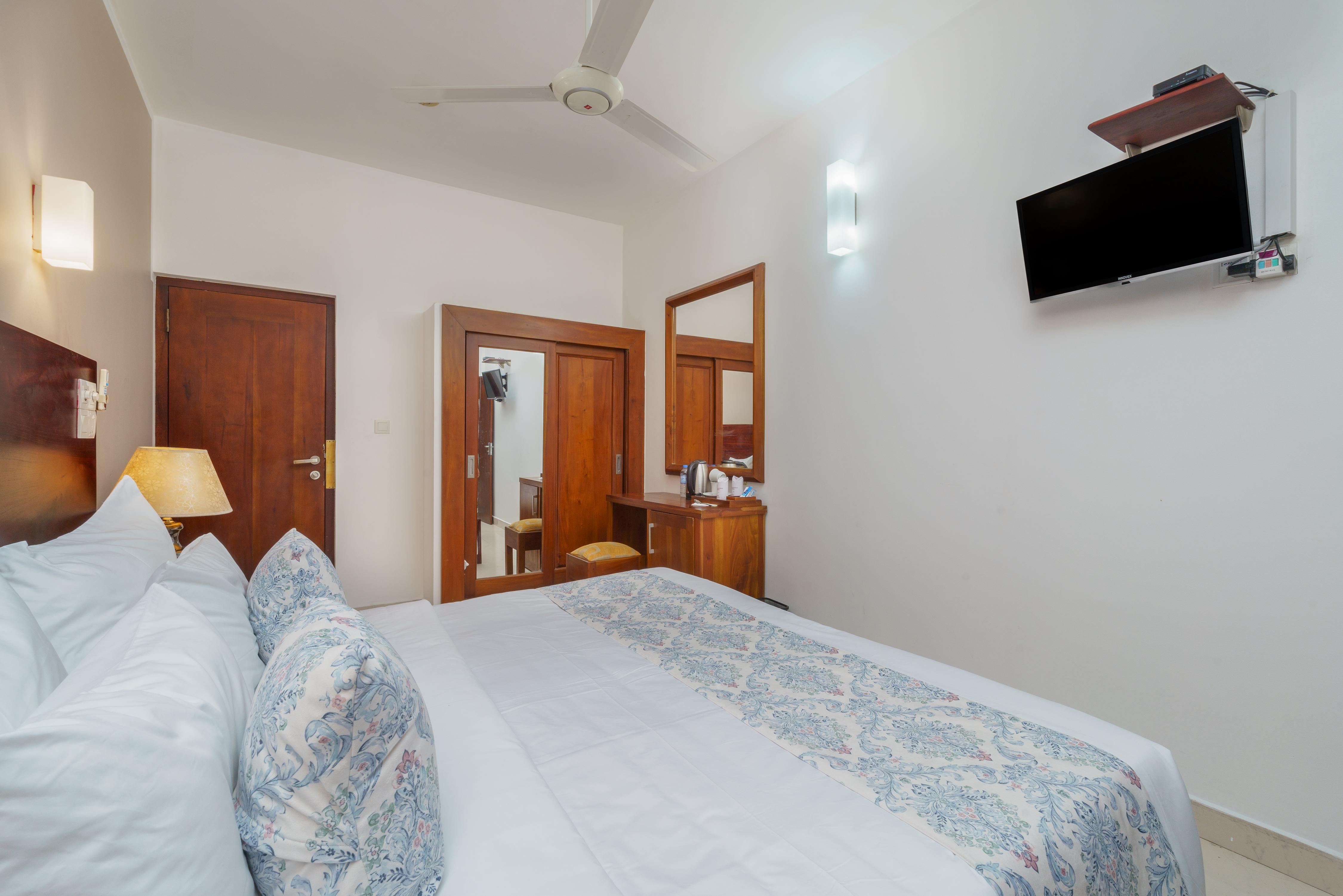 Hotel Travellers Nest Kandy - Tap to explore photos