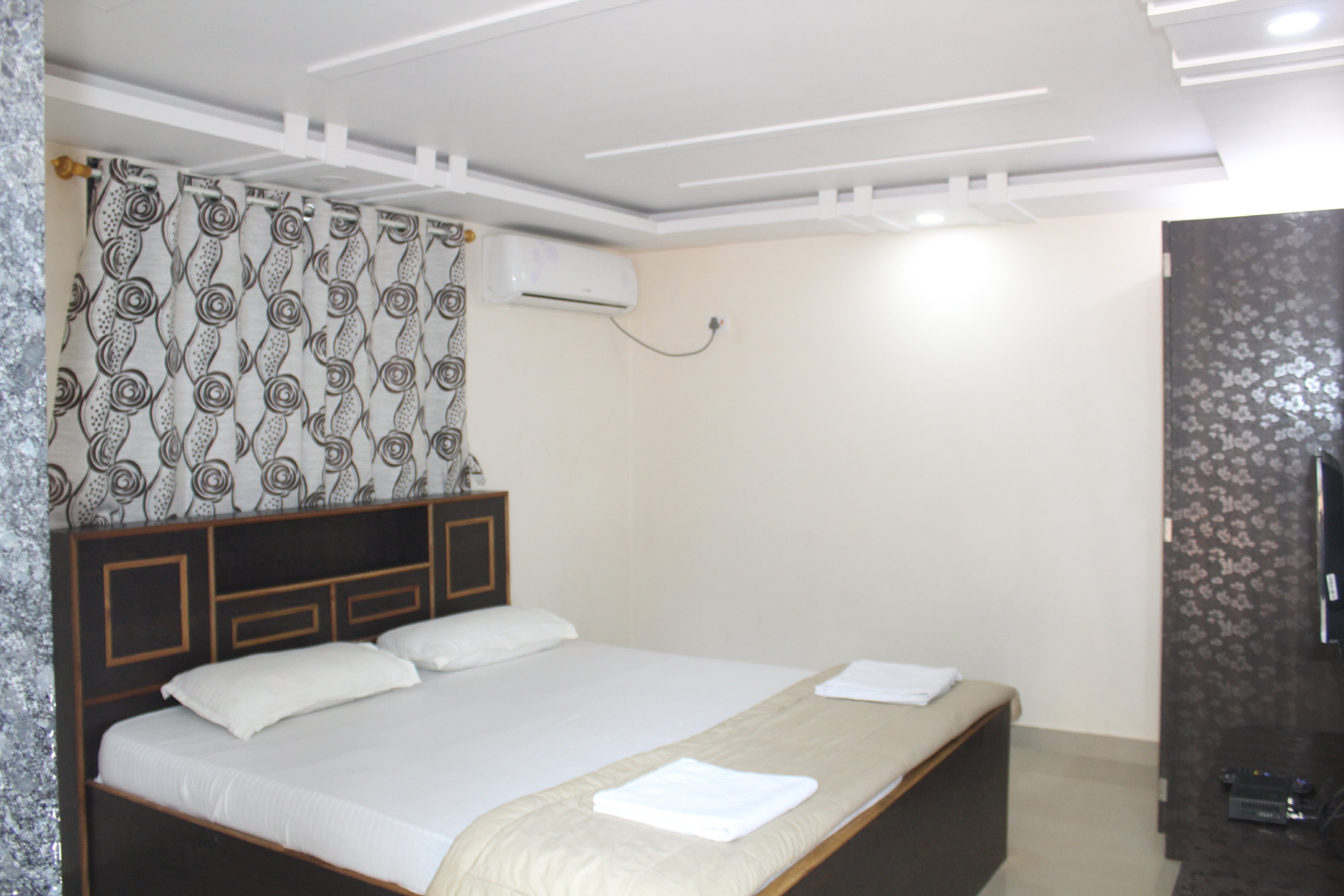 Jay Ganesh palace - Tap to explore photos