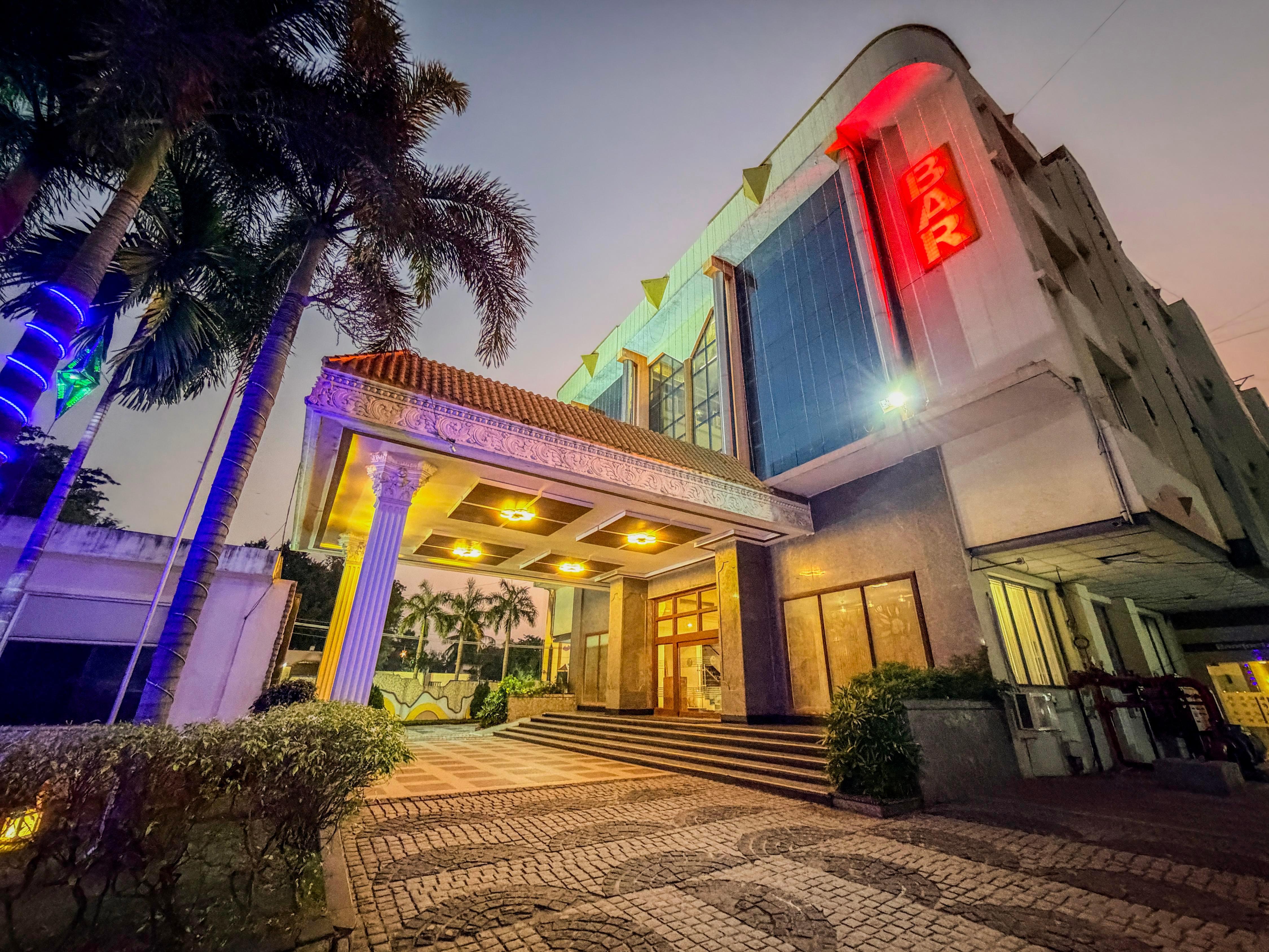 Zip By Spree Hotels Surabi International Vellore - Tap to explore photos