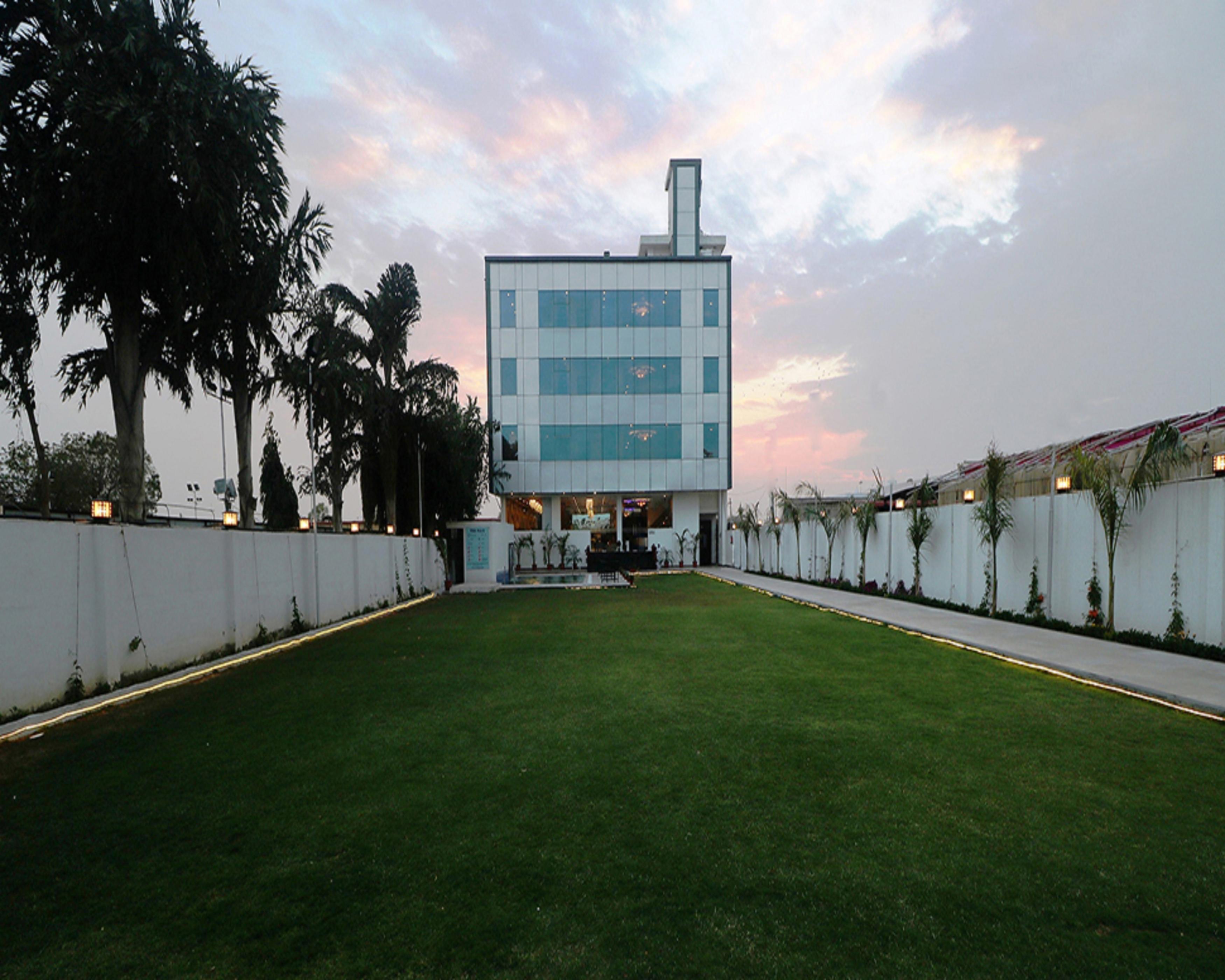 Veeva Hotels Ajmer Road - Tap to explore photos