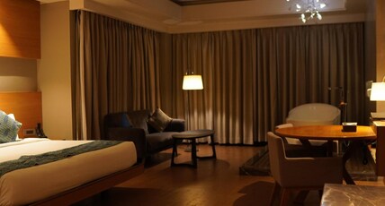 Kiranshree Grand Room Type - Honeymoon Suite (In room Bathtub and 1 Way airport Transfer)