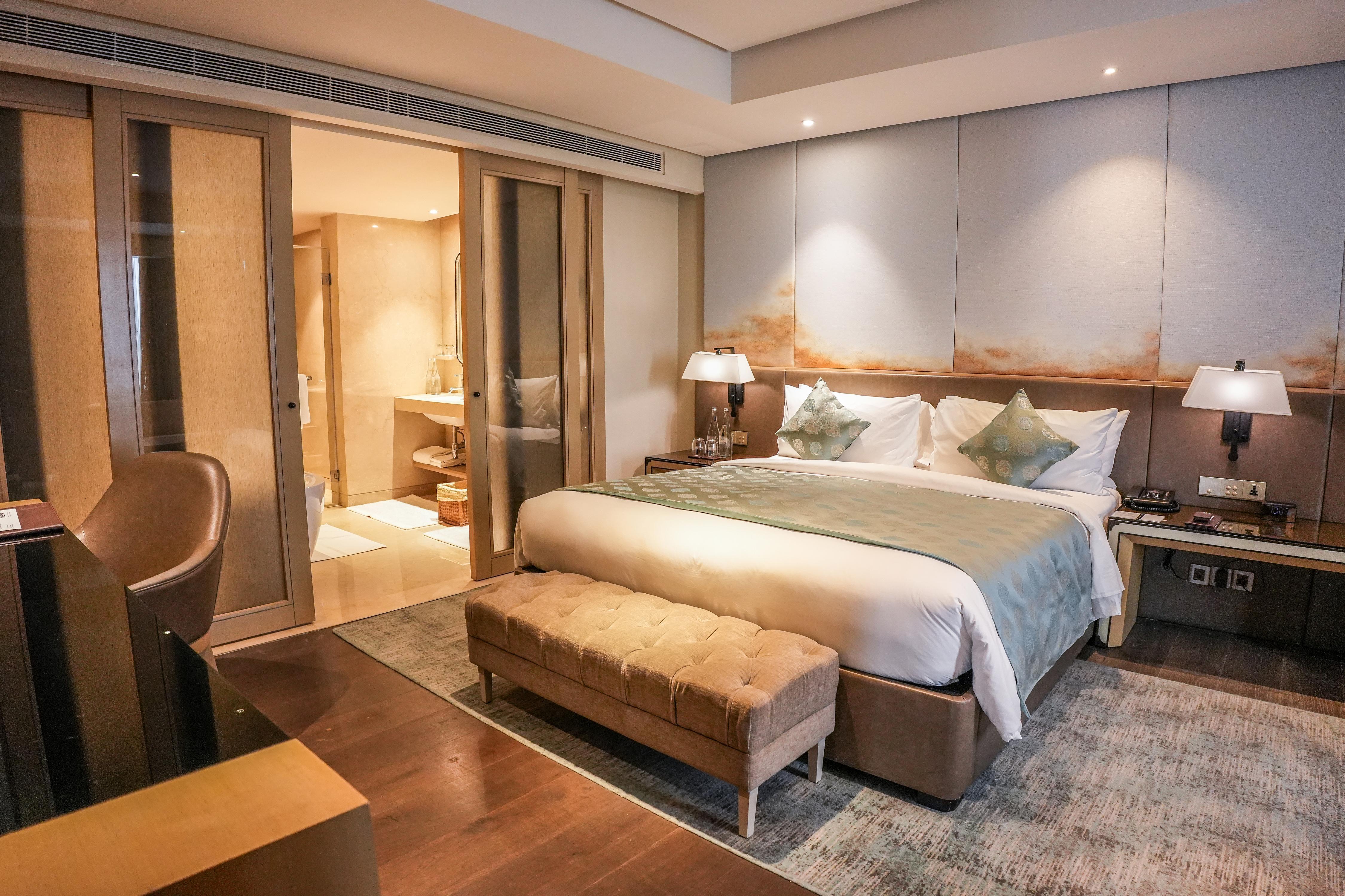 Indore Marriott Hotel Room Type - Executive Suite,Club Lounge Access,Happy Hours (1+1) from 6-8PM,1-Way Airport Transfer,1 King Bed
