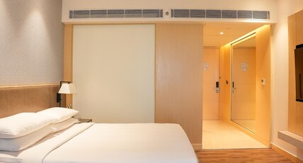 Indore Marriott Hotel Room Type - Deluxe King, Guest Room, 1 King Bed