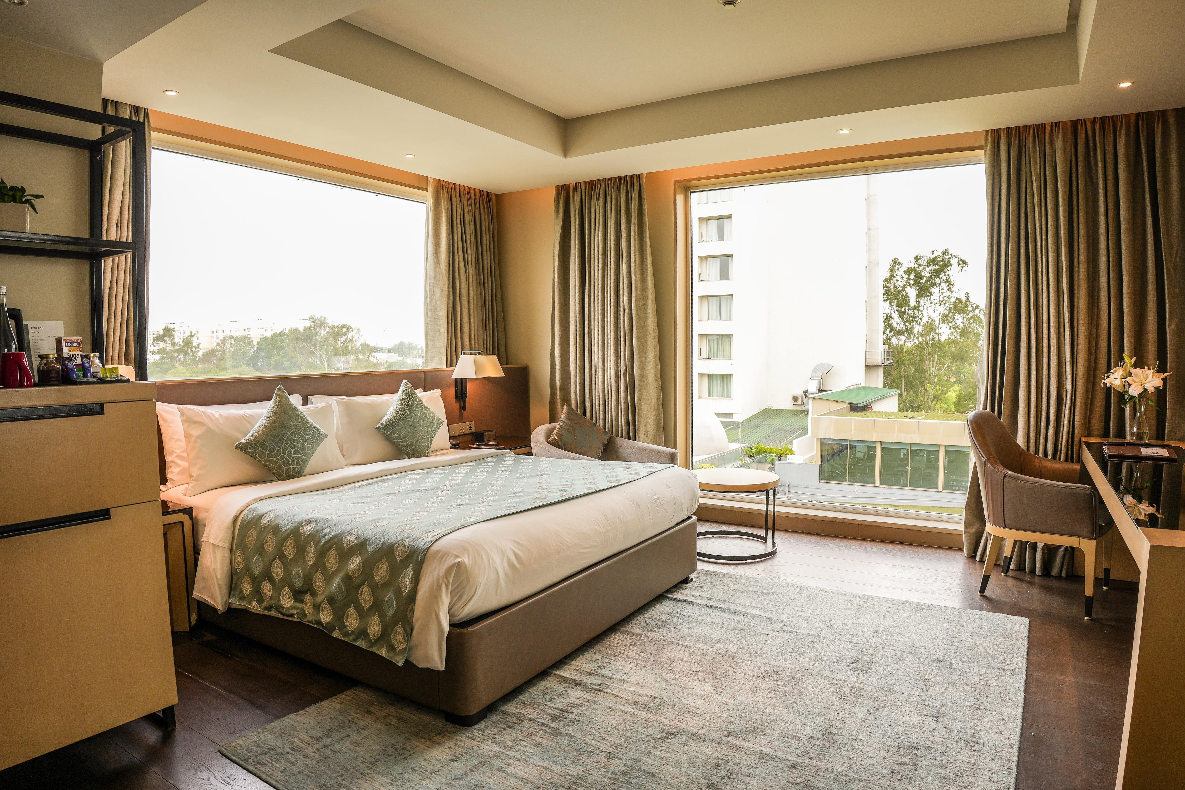 Indore Marriott Hotel Room Type - Studio Suite, Club Lounge Access, Happy Hours (1+1) from 6-8PM, 1-Way Airport Transfer, 1 King Bed