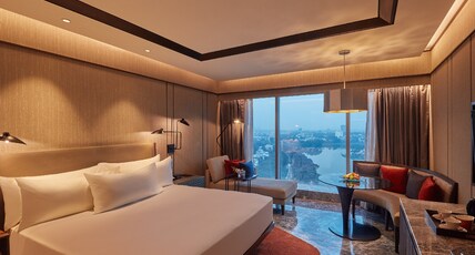 Conrad Bengaluru- Luxury by Hilton Room Type - Premium King Highfloor Lake View with Bathtub Conrad Bengaluru- Luxury by Hilton Room Type - Premium King Highfloor Lake View with Bathtub