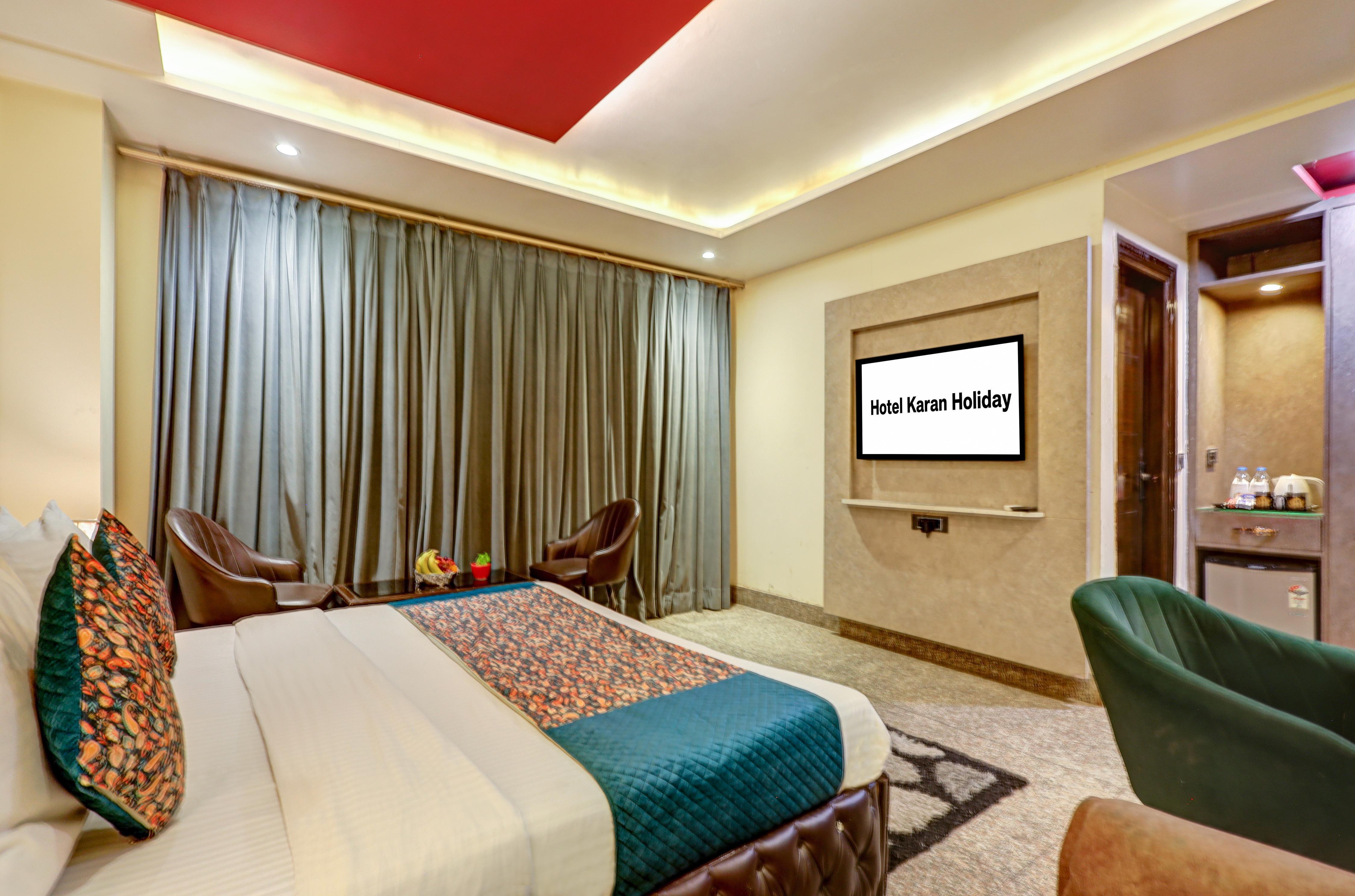 Hotel Karan Holidays Near Pitampura metro station
