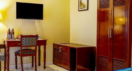 Guleria Kothi @ Ganges (A Boutique Heritage Hotel) Room Type - Deluxe Room Partial River Or Courtyard View Guleria Kothi @ Ganges (A Boutique Heritage Hotel) Room Type - Deluxe Room Partial River Or Courtyard View