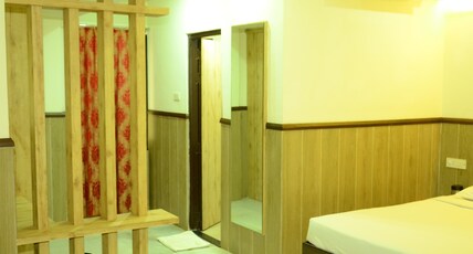 Hotel Rathna Residency Room Type - Deluxe Room