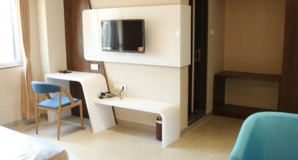 HOTEL RAMA GRAND Room Type - Semi Suite Room With City View HOTEL RAMA GRAND Room Type - Semi Suite Room With City View