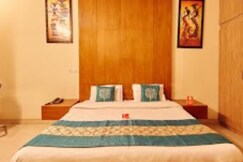 Destiny House (B n B) | Rooms & Caretaker