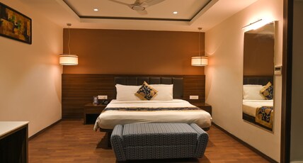Hotel Saffron Crest Room Type - Premium Room