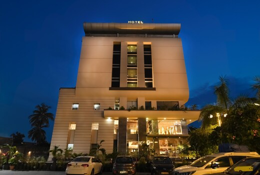 Hotel Saffron Crest