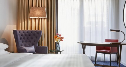 Hyatt Regency Amsterdam Room Type - 1 King Bed with Club Access