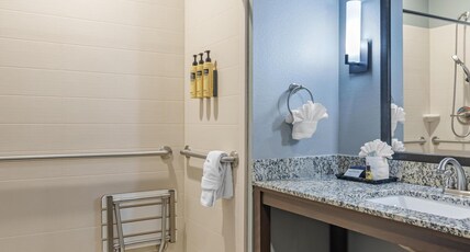 Best Western Plus Overland Inn Room Type - Accessible - 1 King, Mobility Accessible, Roll In Shower, Non-Smoking, Full Breakfast Best Western Plus Overland Inn Room Type - Accessible - 1 King, Mobility Accessible, Roll In Shower, Non-Smoking, Full Breakfast