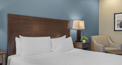 Best Western Plus Overland Inn Room Type - Accessible - 1 King, Mobility Accessible, Bathtub, Non-Smoking, Full Breakfast Best Western Plus Overland Inn Room Type - Accessible - 1 King, Mobility Accessible, Bathtub, Non-Smoking, Full Breakfast