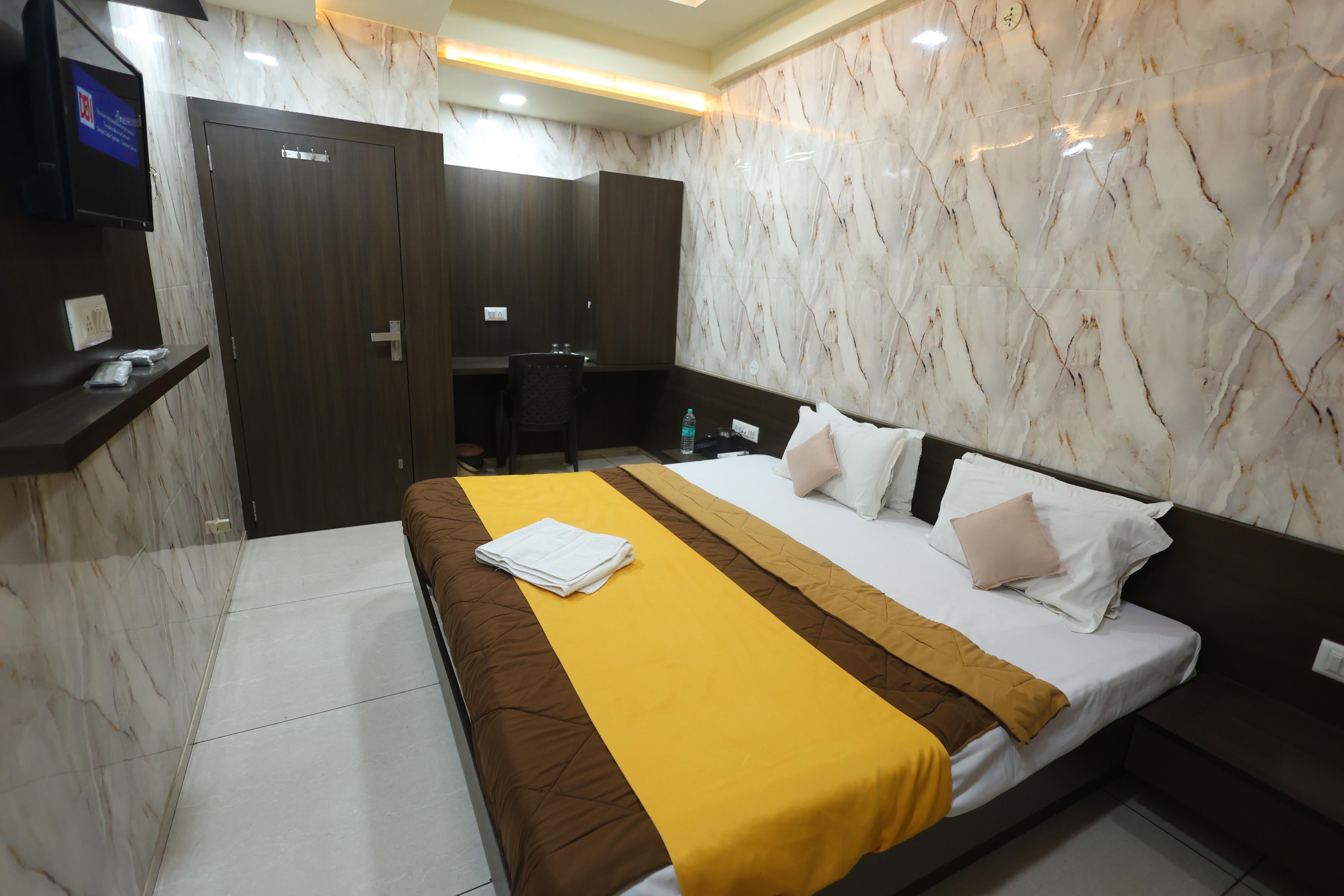 Hotel Hari Palace Room Type - Deluxe Non Ac Room