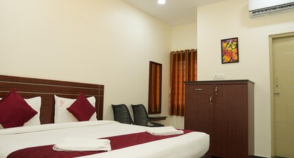 Signature Inn - Near Pondicherry Bus Stop Room Type - Executive Double Signature Inn - Near Pondicherry Bus Stop Room Type - Executive Double