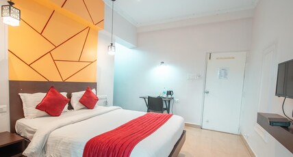 Swarnam Hotel Room Type - Deluxe AC Room