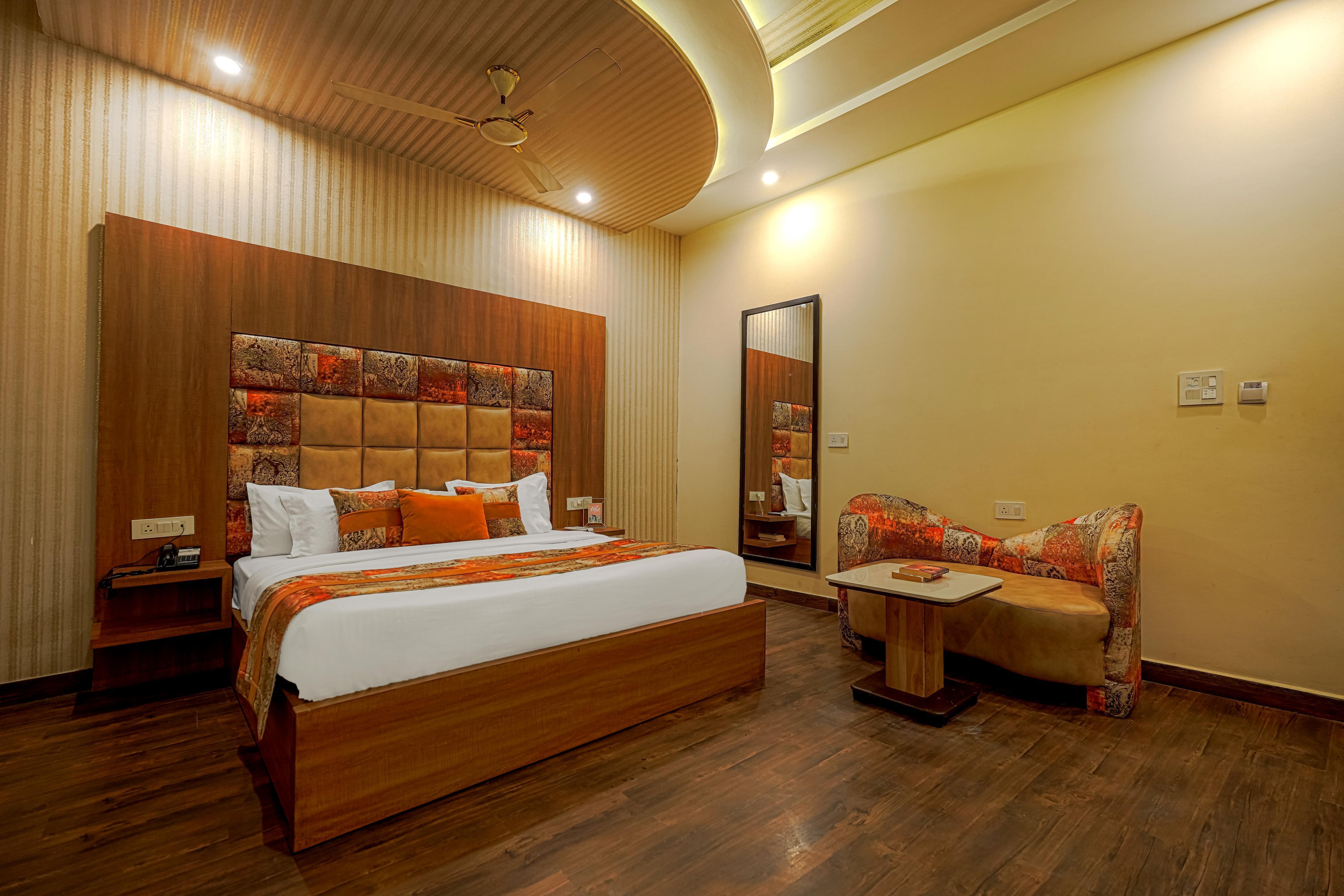 Hotel Sallow Royal Suites by Dew Drop - Tap to explore photos