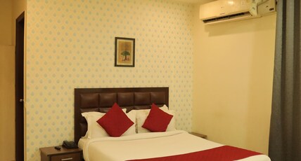 Hotel Nirvana Suites Jasola Room Type - Deluxe Room