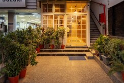 Tripli Hotels White Manor