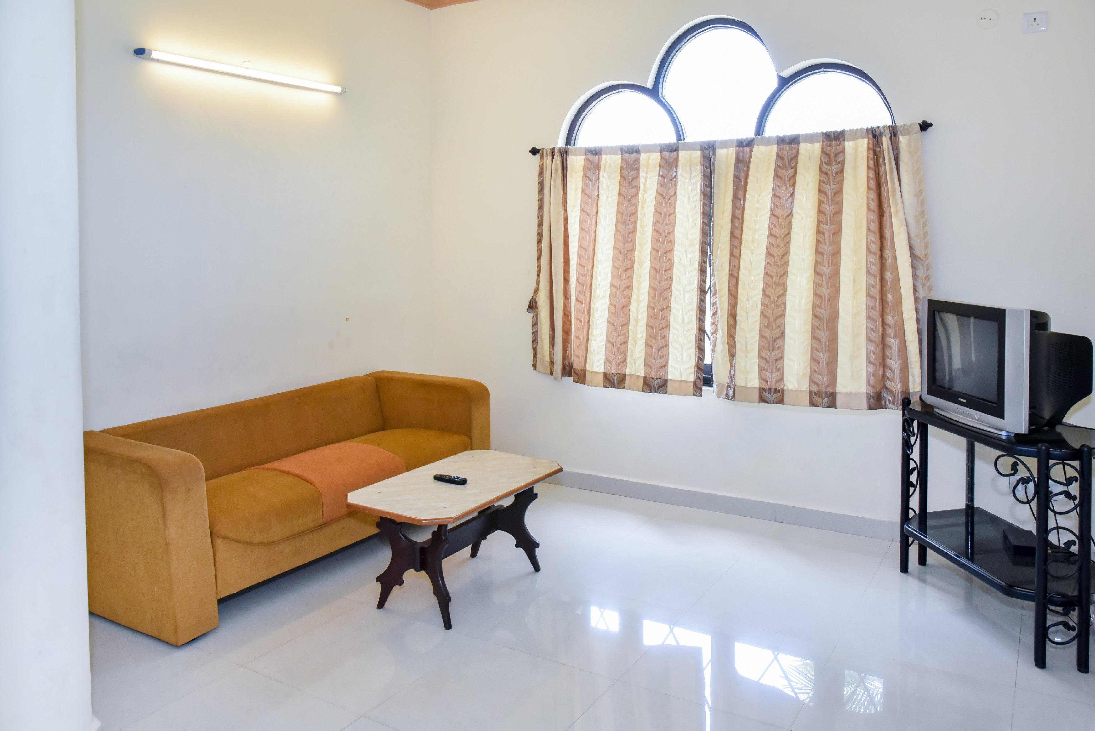 Luxurious Villa - Tap to explore photos