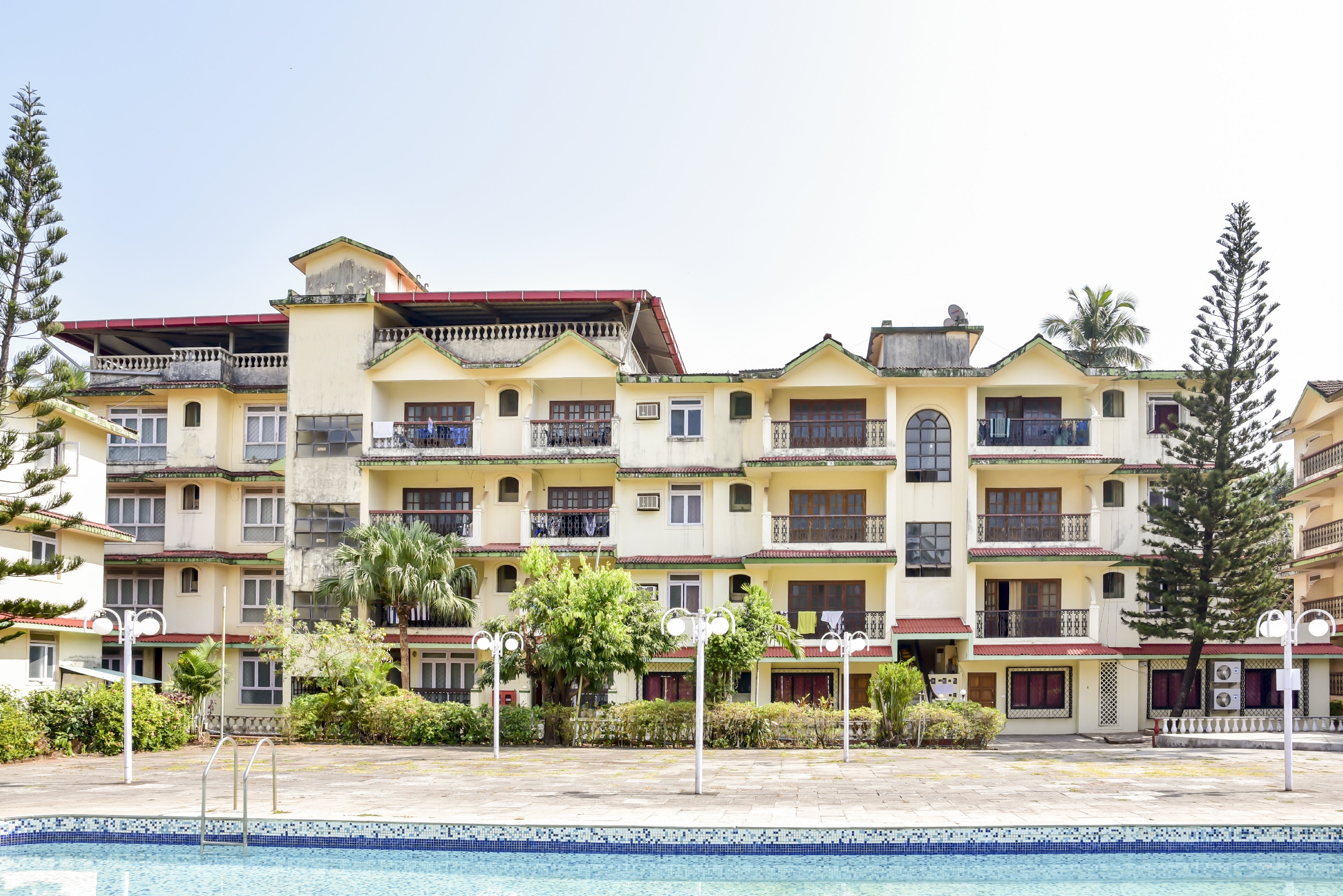 2BHK Luxurious Pool Facing Apartment, Kamat 2 - Tap to explore photos