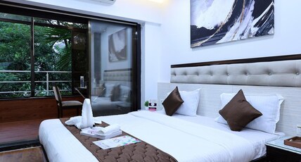 Luxe Villa - Kandivali East Room Type - Presidential Room ( Bath Tub & Private Balcony)