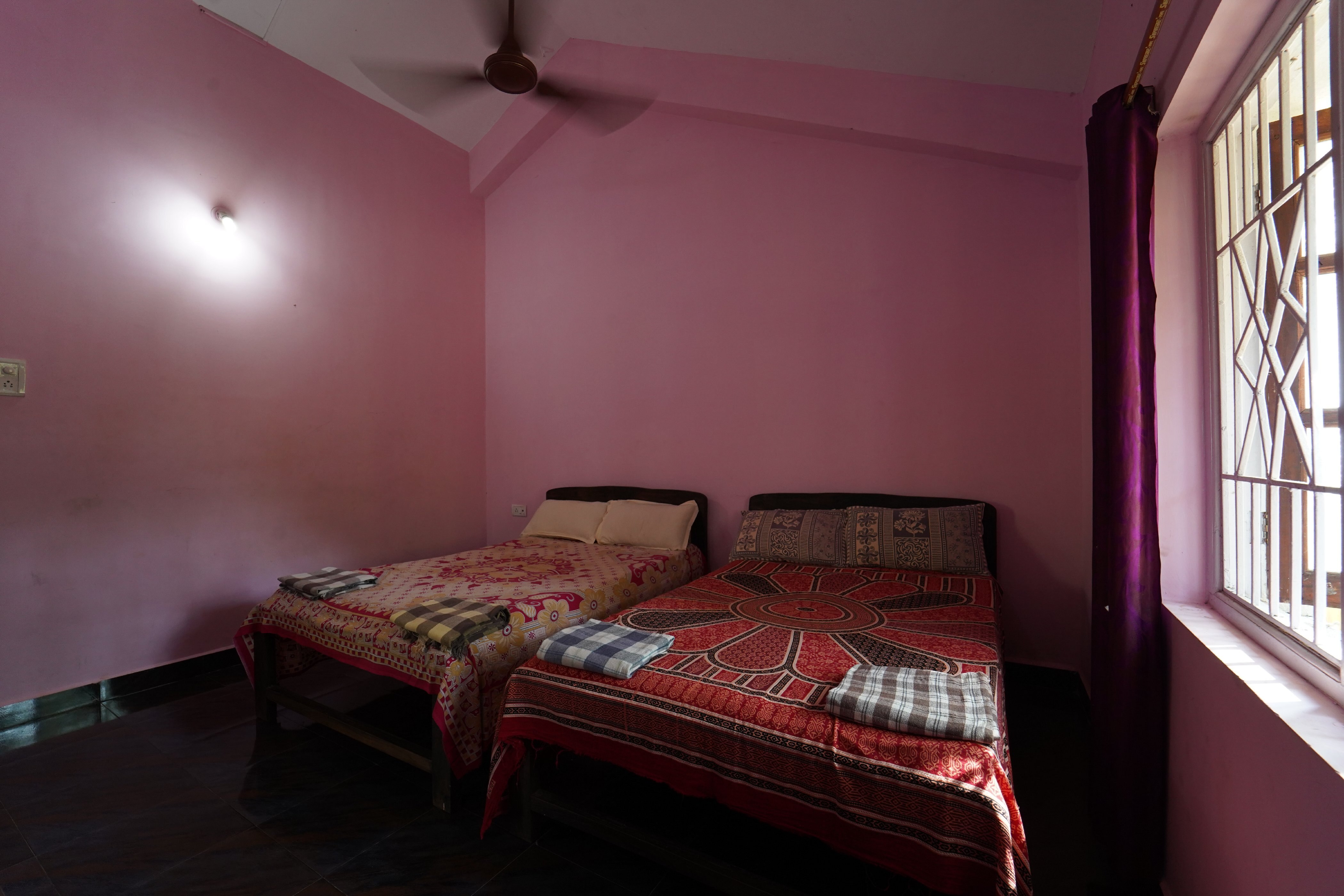 Rooms In Field View Residency - Tap to explore photos