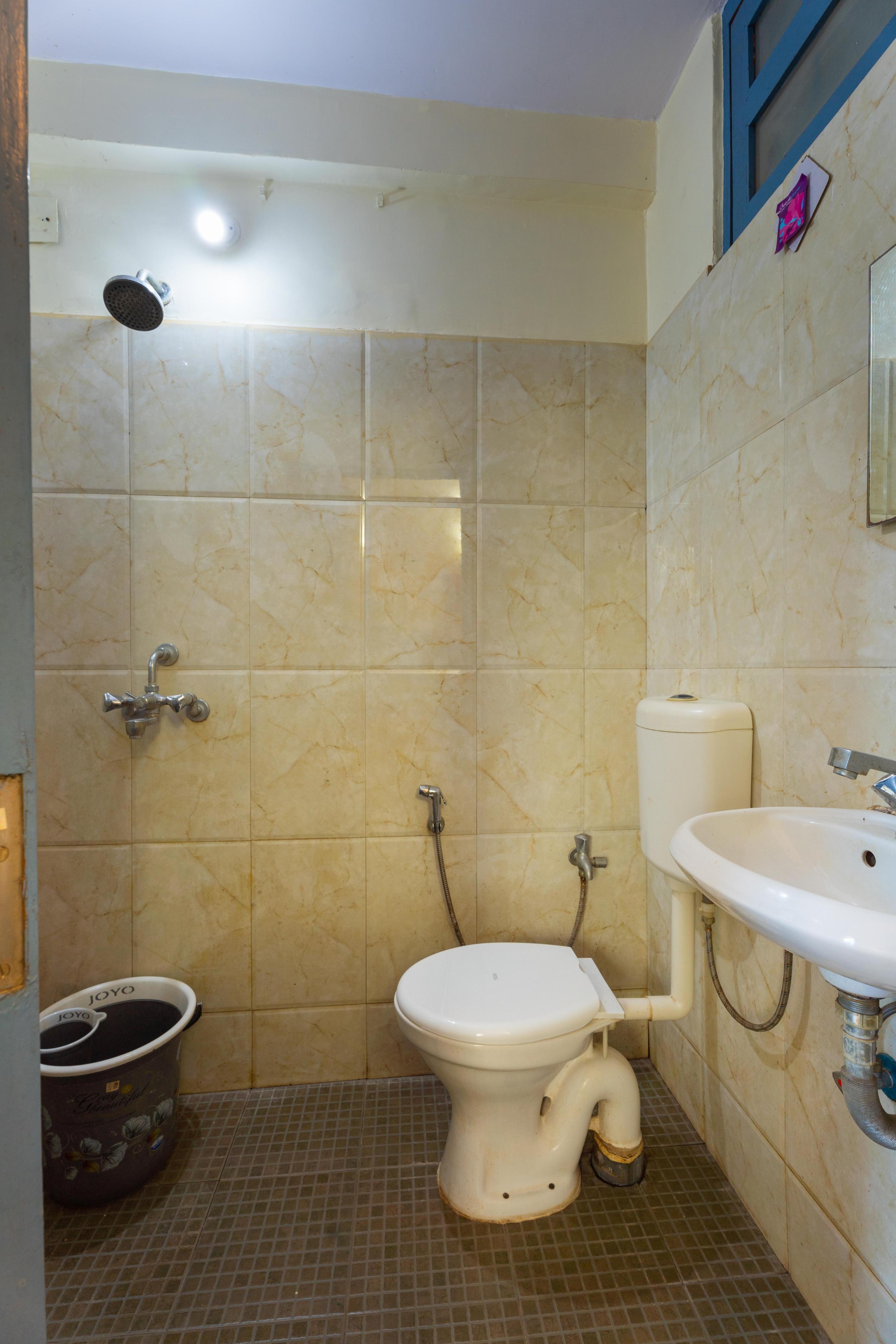 Gomes Pausada - Tap to explore photos