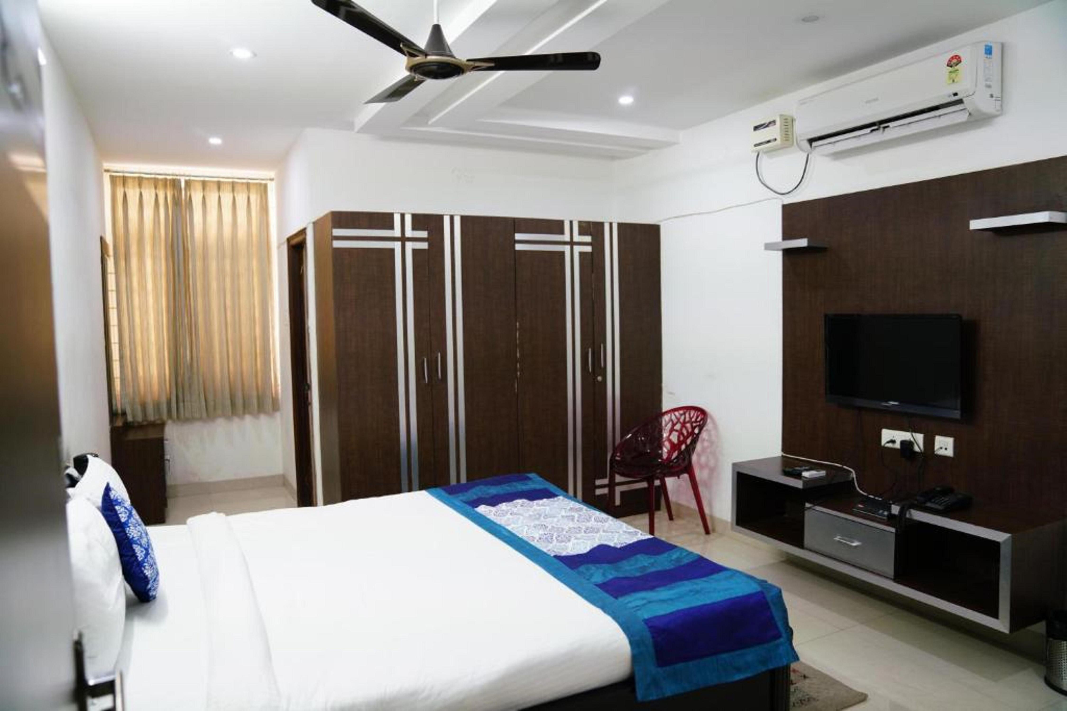 Hitech Shilparamam Service Apartment Room Type - Deluxe Room with Balcony