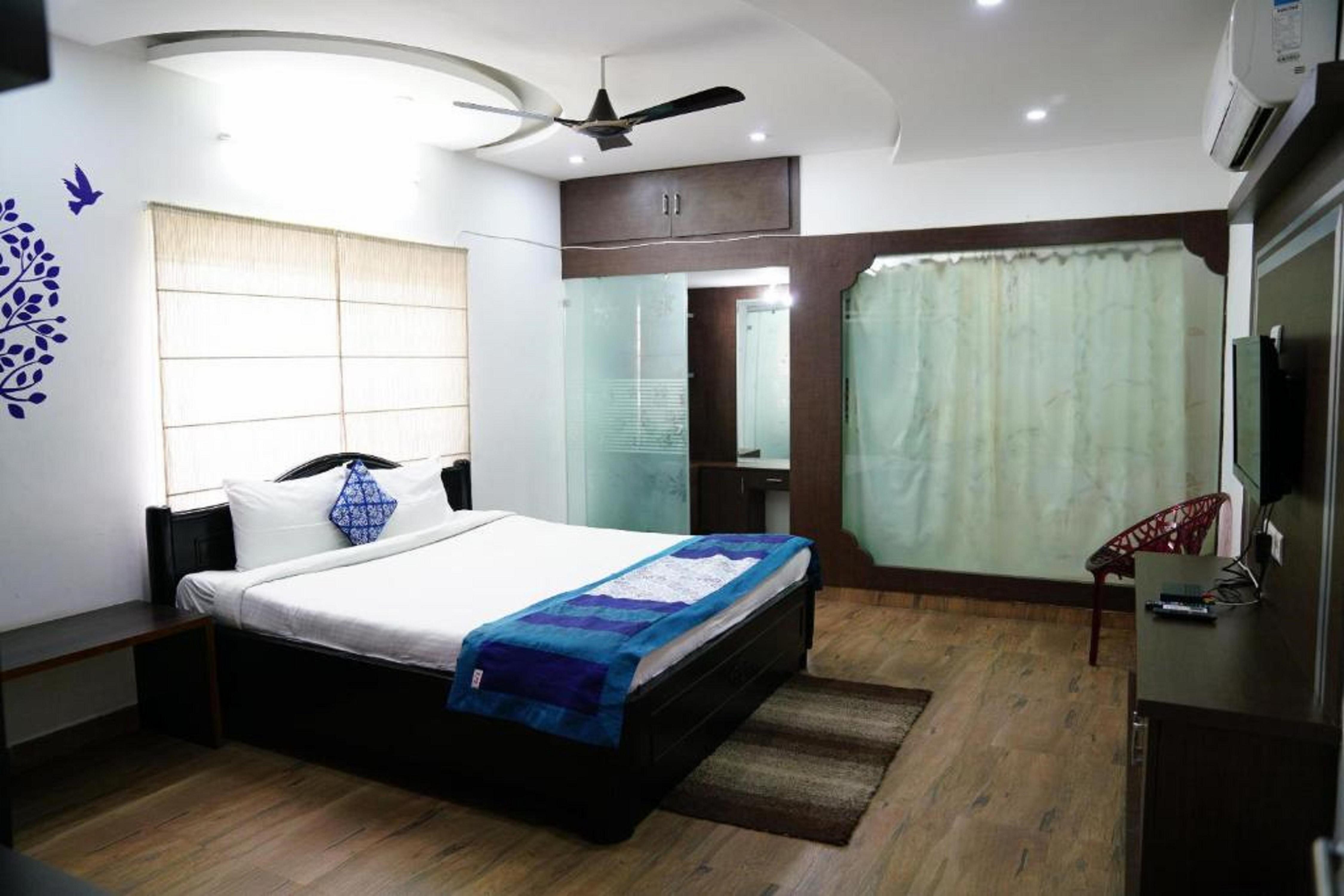Hitech Shilparamam Service Apartment - Tap to explore photos