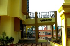 Amaltas Dormitory on Mahableshwar - Panchgani Road