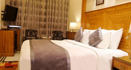WOOD CASTLE Room Type - Super Deluxe Room
