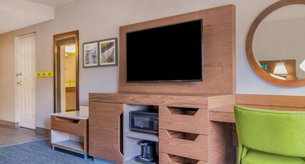 HAMPTON INN EAST AURORA NY Room Type - 1 KNG ACCESSIBLE TUB NS