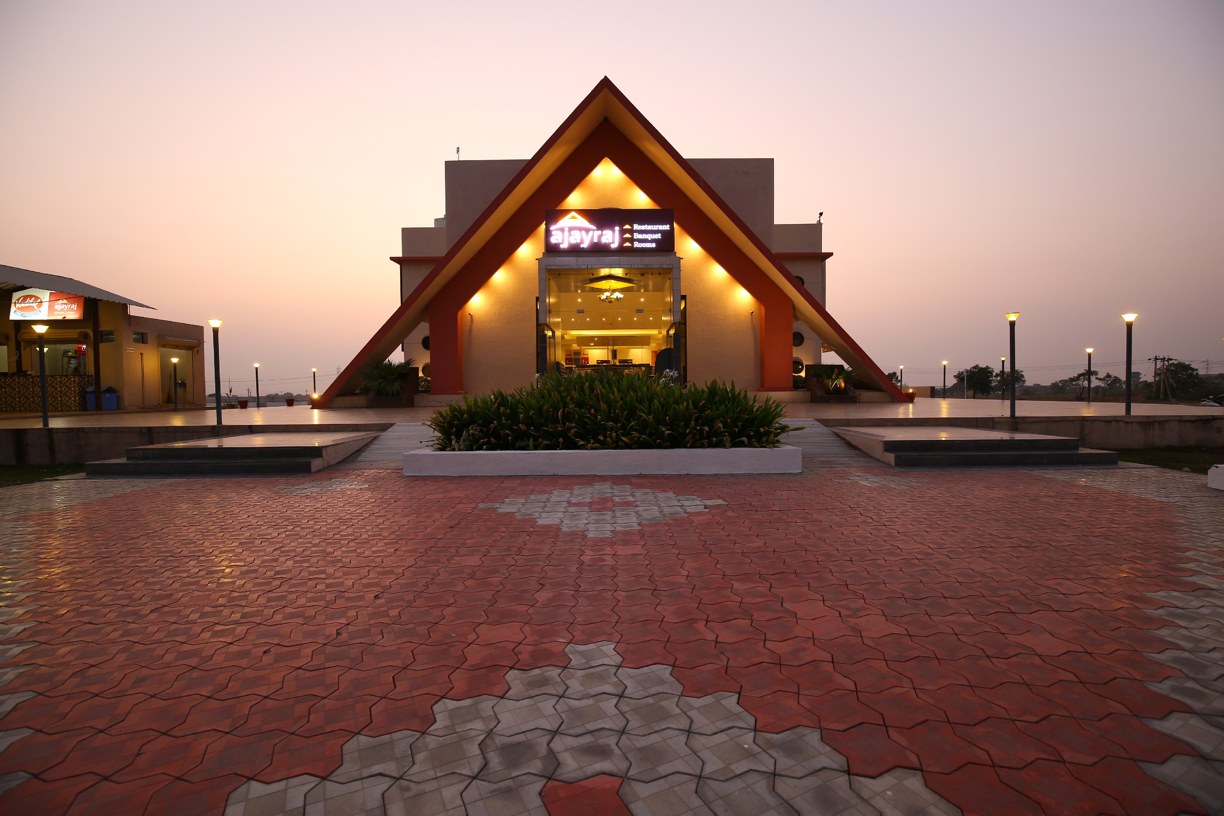 HOTEL AJAYRAJ