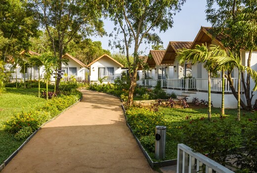 White Wood Resort by Stone Wood Hotel