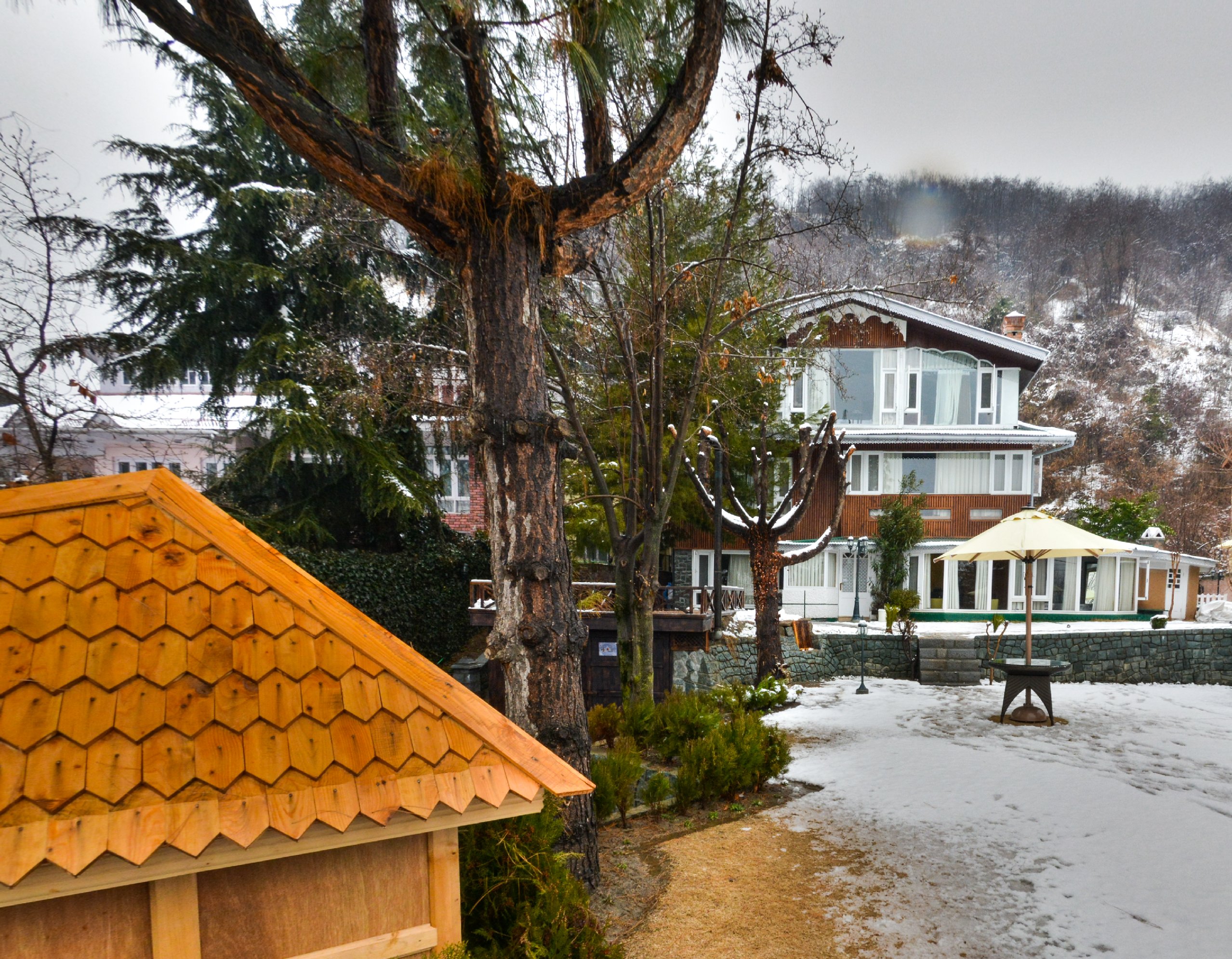 Hotel Metropolis Nearby Dal Lake - Tap to explore photos