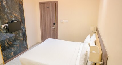 Hotel Surabhi Room Type - DELUXE QUEEN ROOM Hotel Surabhi Room Type - DELUXE QUEEN ROOM