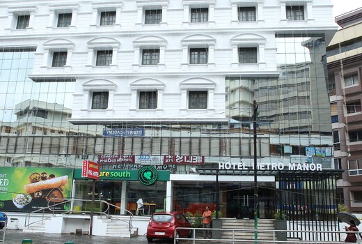 The Metro Manor