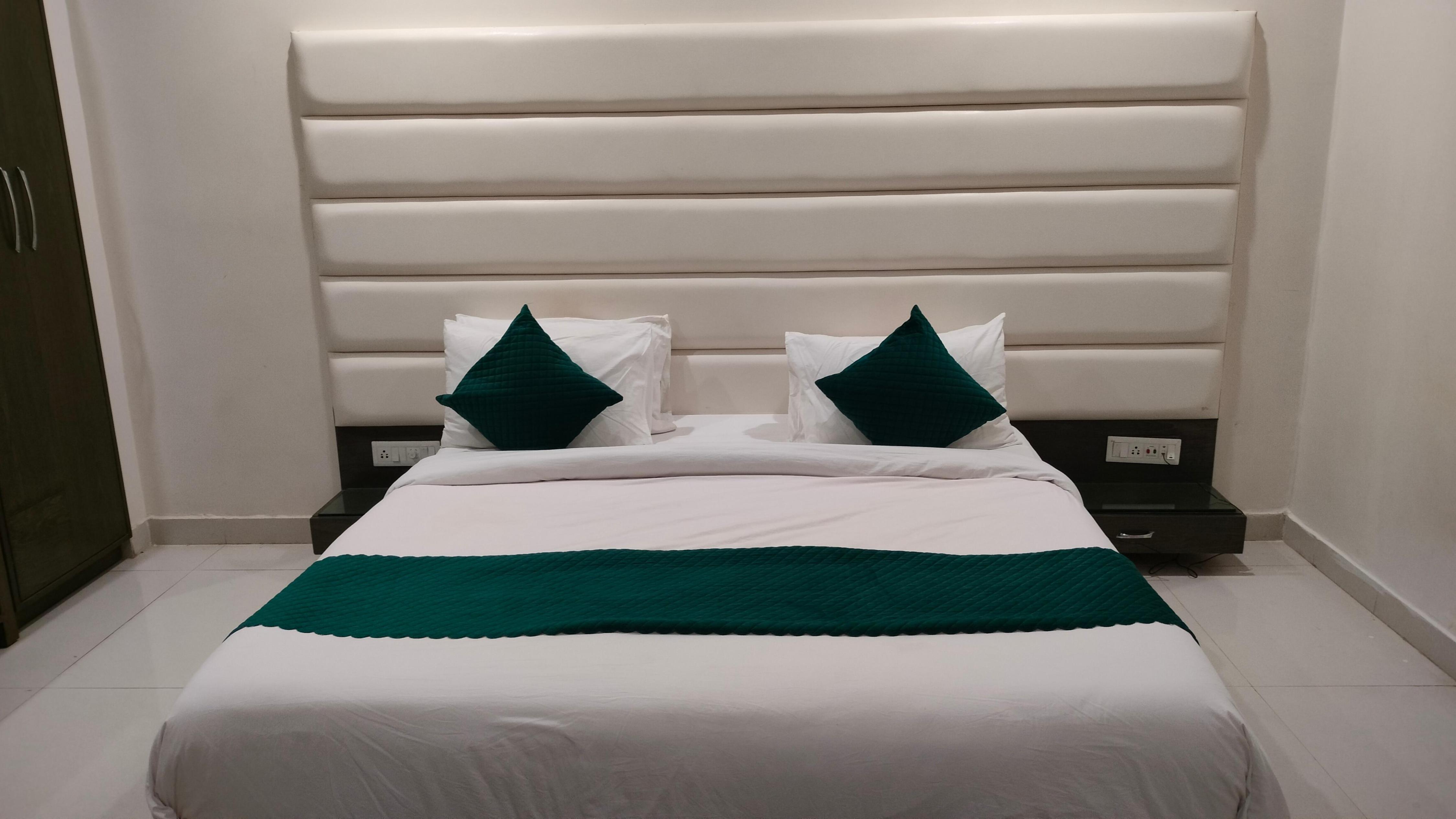HOTEL ROYAL INN Room Type - Super Deluxe Room