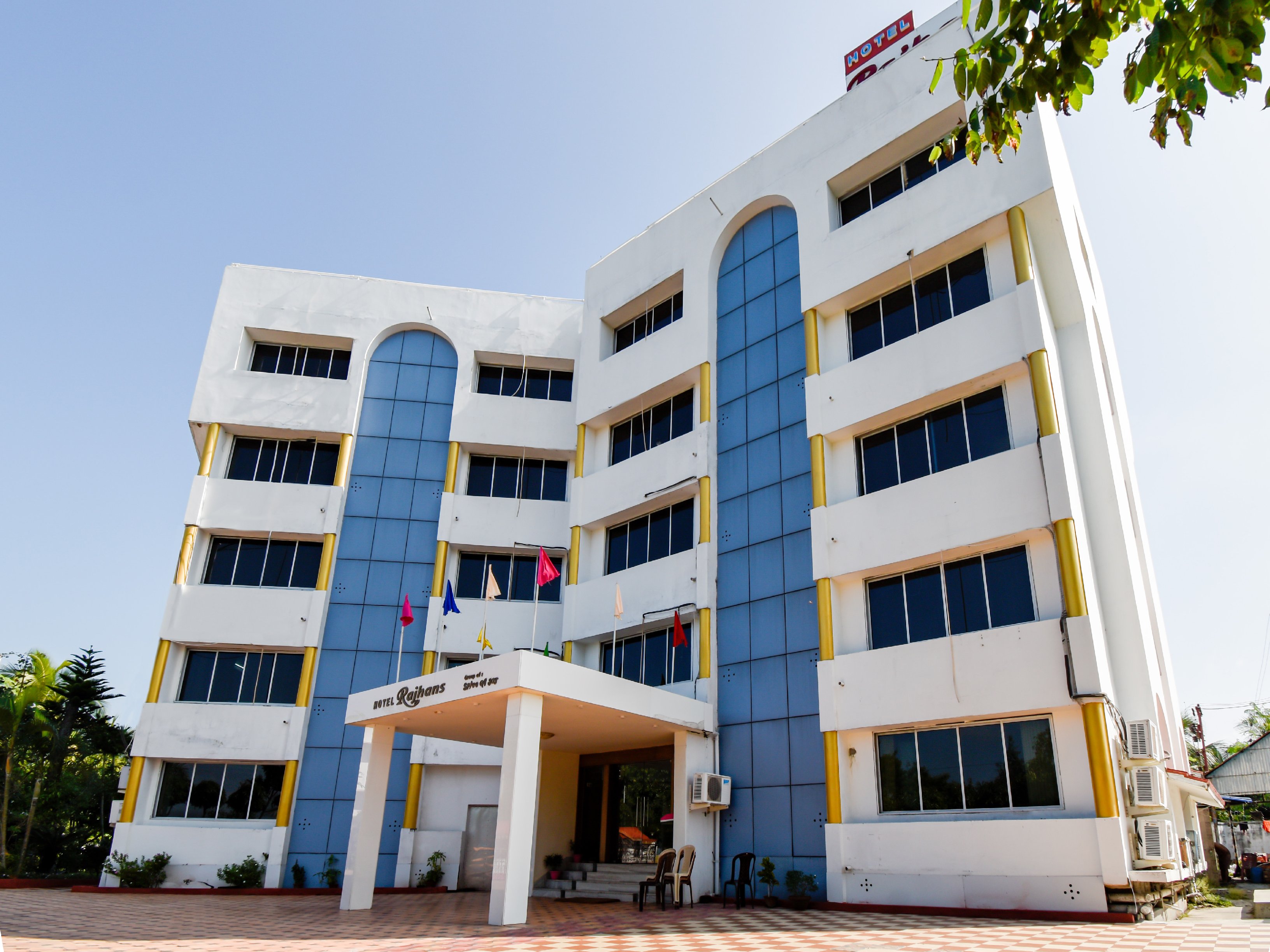 Rajhans Hotel And Resort