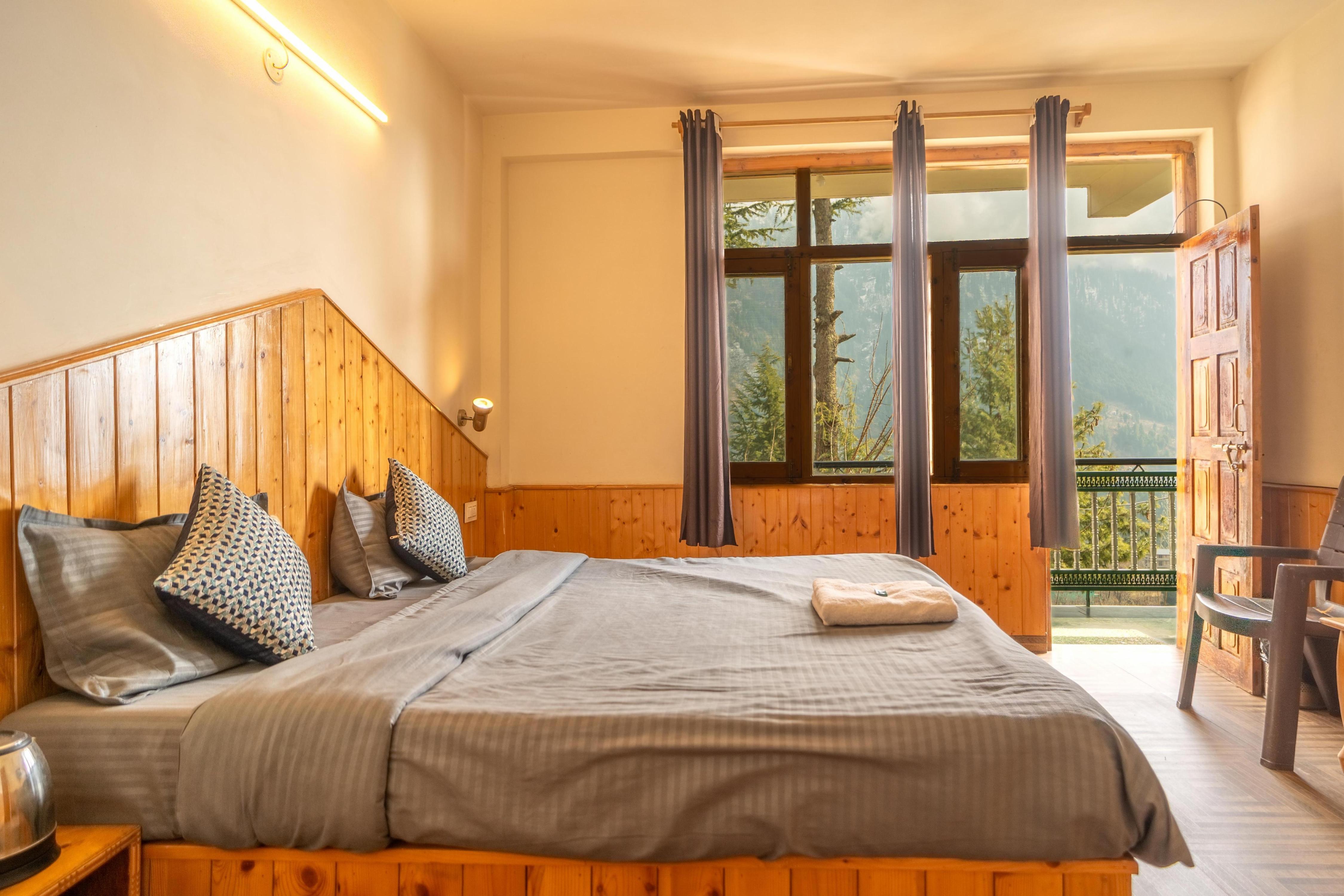 TIMBERWOLVES, Traveller's Lodge Room Type - Deluxe Double Rooms