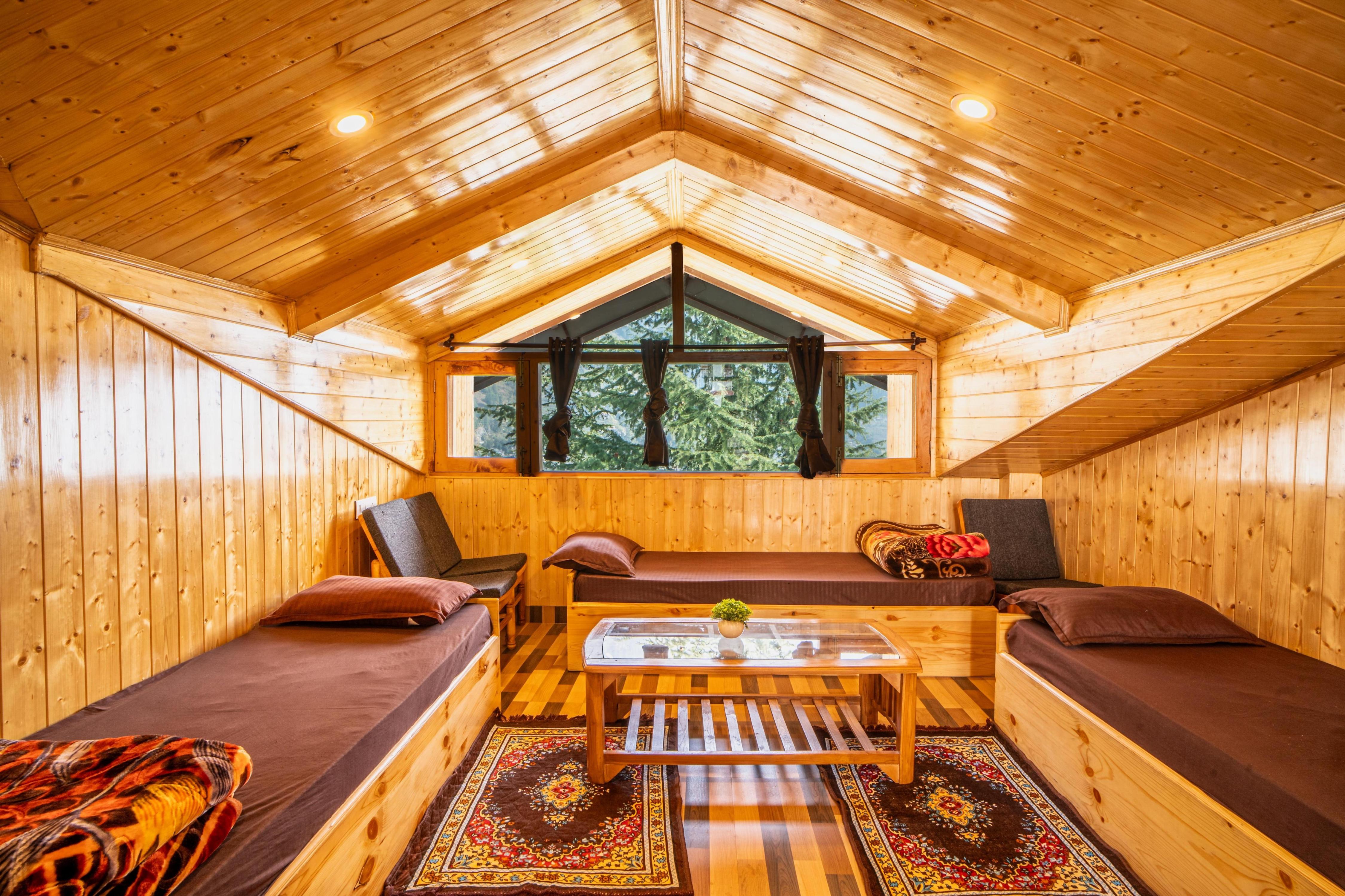 TIMBERWOLVES, Traveller's Lodge Room Type - Family Room Triple Bedded
