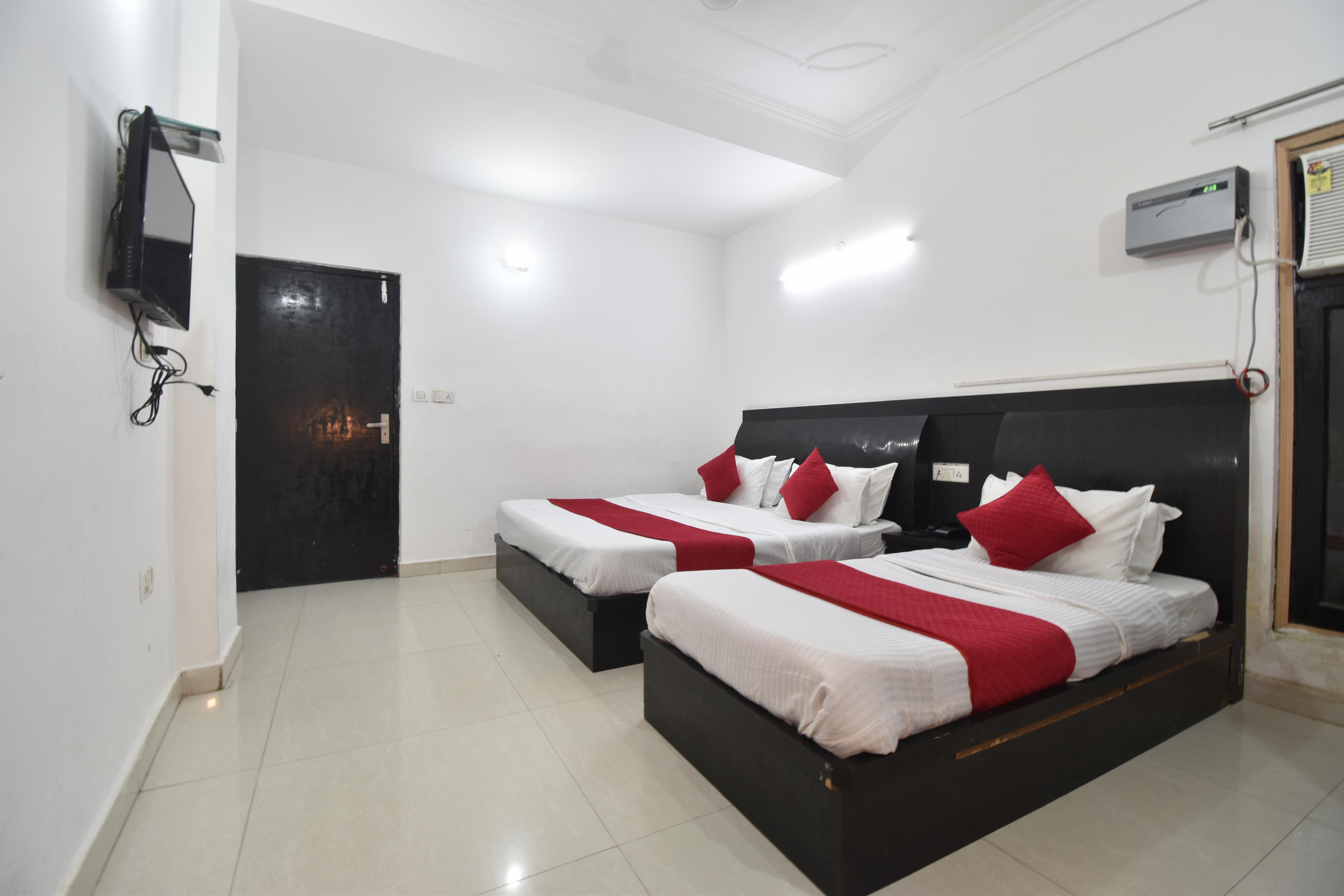 Hotel Vivek Inn - Tap to explore photos