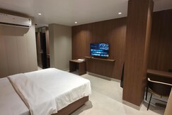 Solitaire Hotel