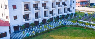 La Macaw Resort, Tajpur